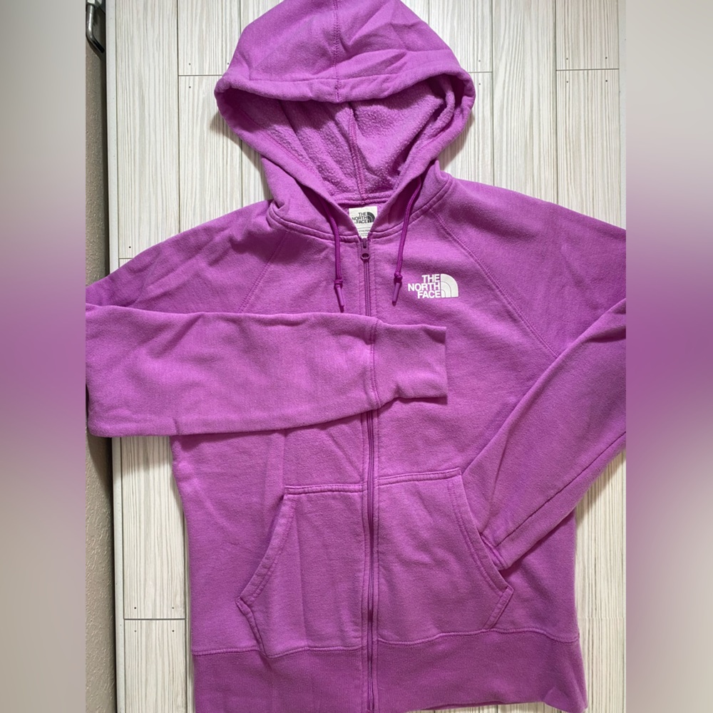 Women’s size medium North Face zip up hoodie